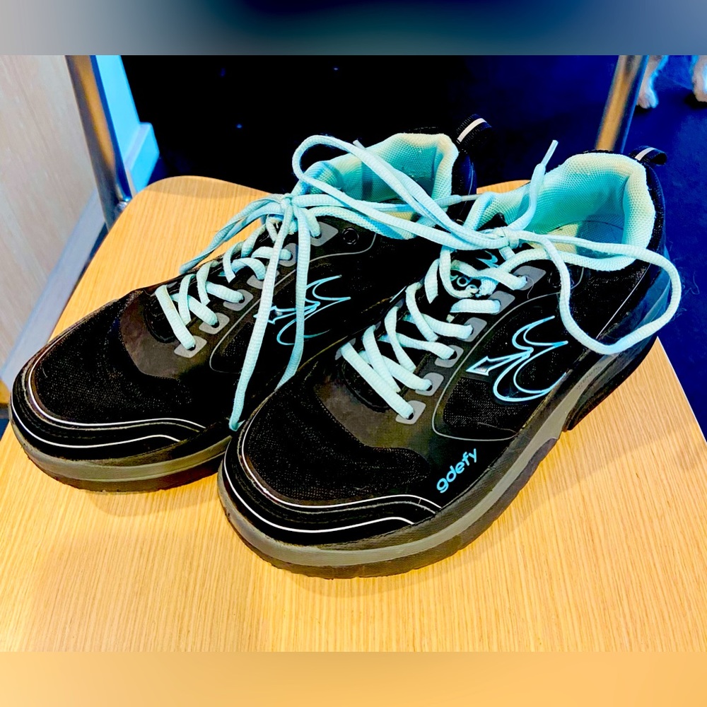 gDefy Super-support Walking Shoes
